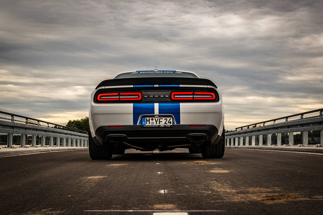 Dodge-SRT-Hellcat-Rear