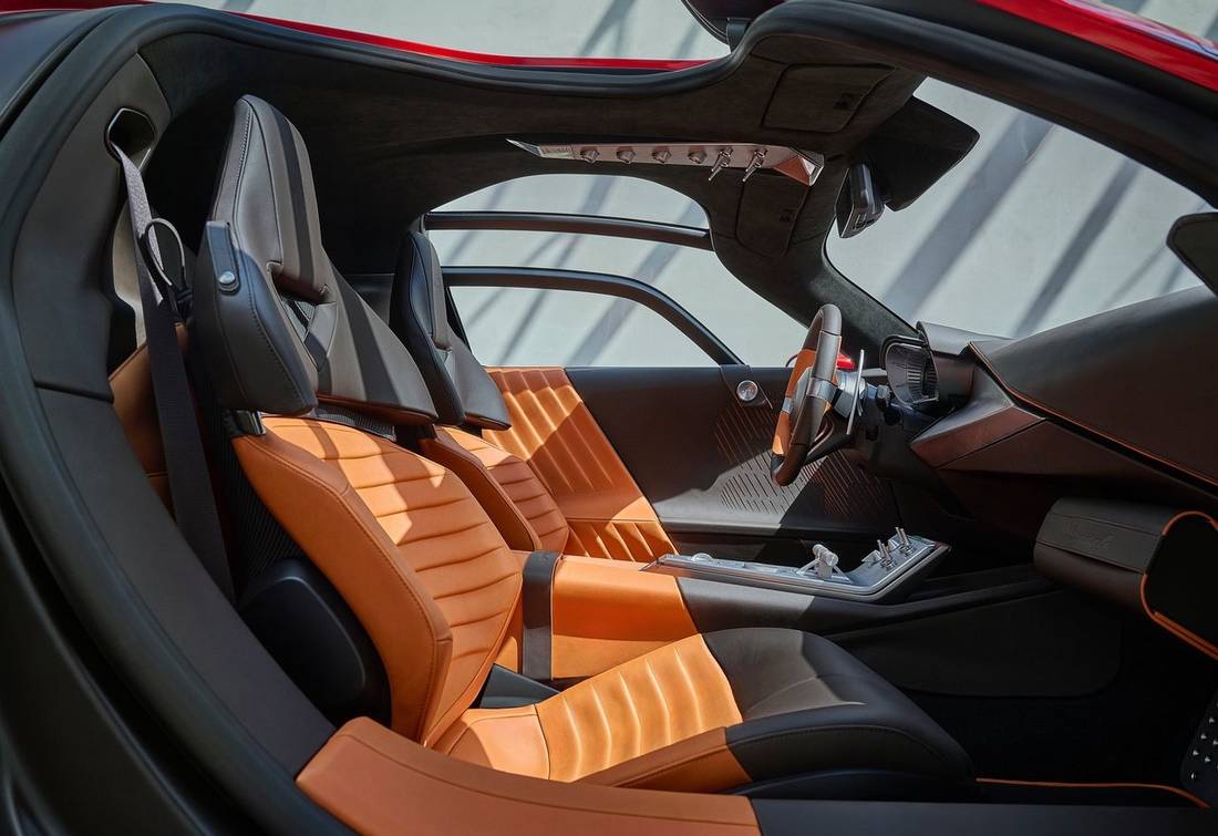 Alfa Romeo 33 Stradale interior 