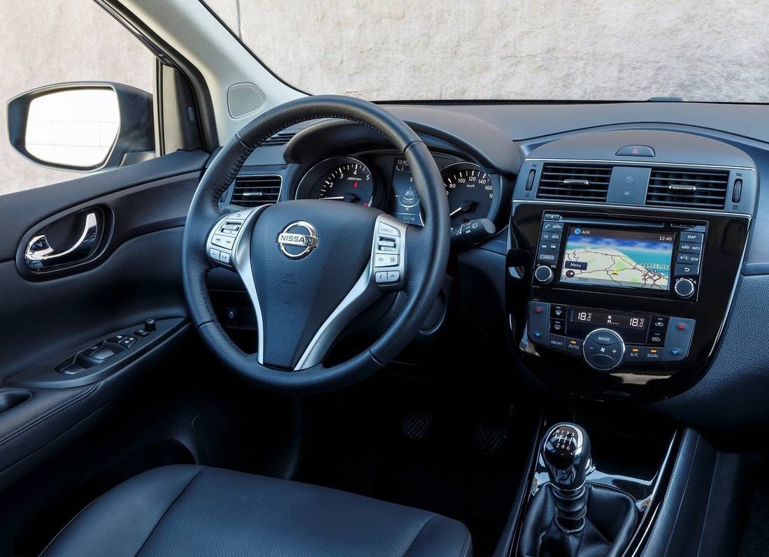 nissan-pulsar-interior