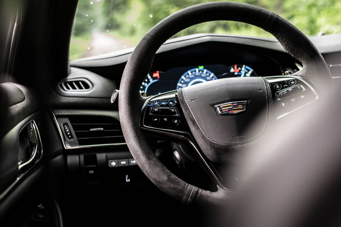 Cadillac-CTS-V-Steering