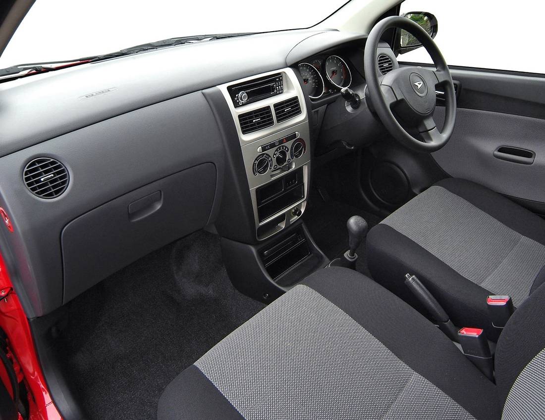 daihatsu-charade-interior