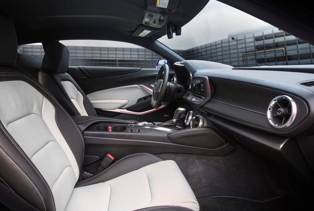 Chevrolet Camaro interior