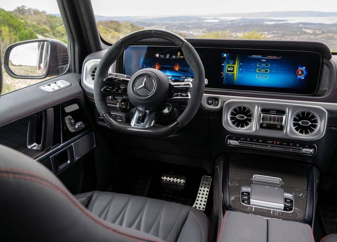 Mercedes-Benz G63 AMG interior