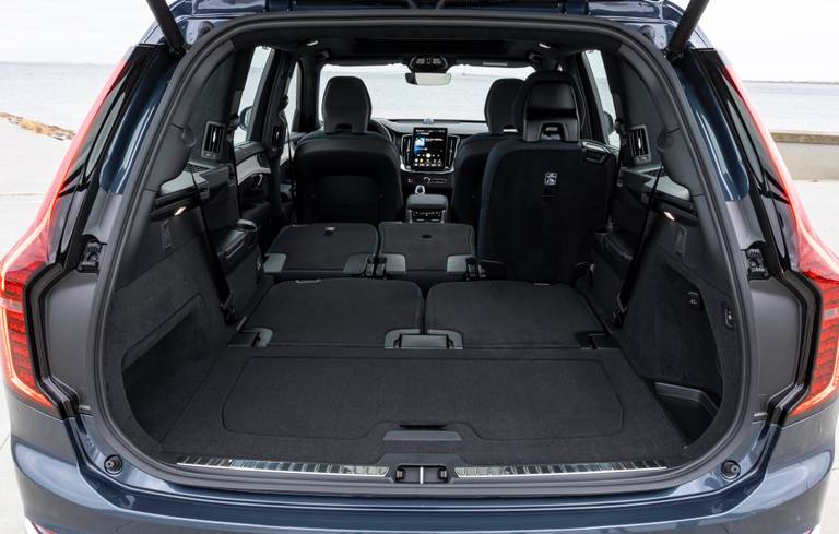 New Volvo XC90 B5 - interior 16