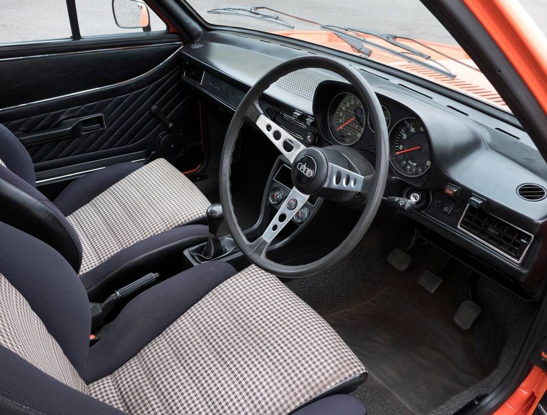 audi-80-b1-interior