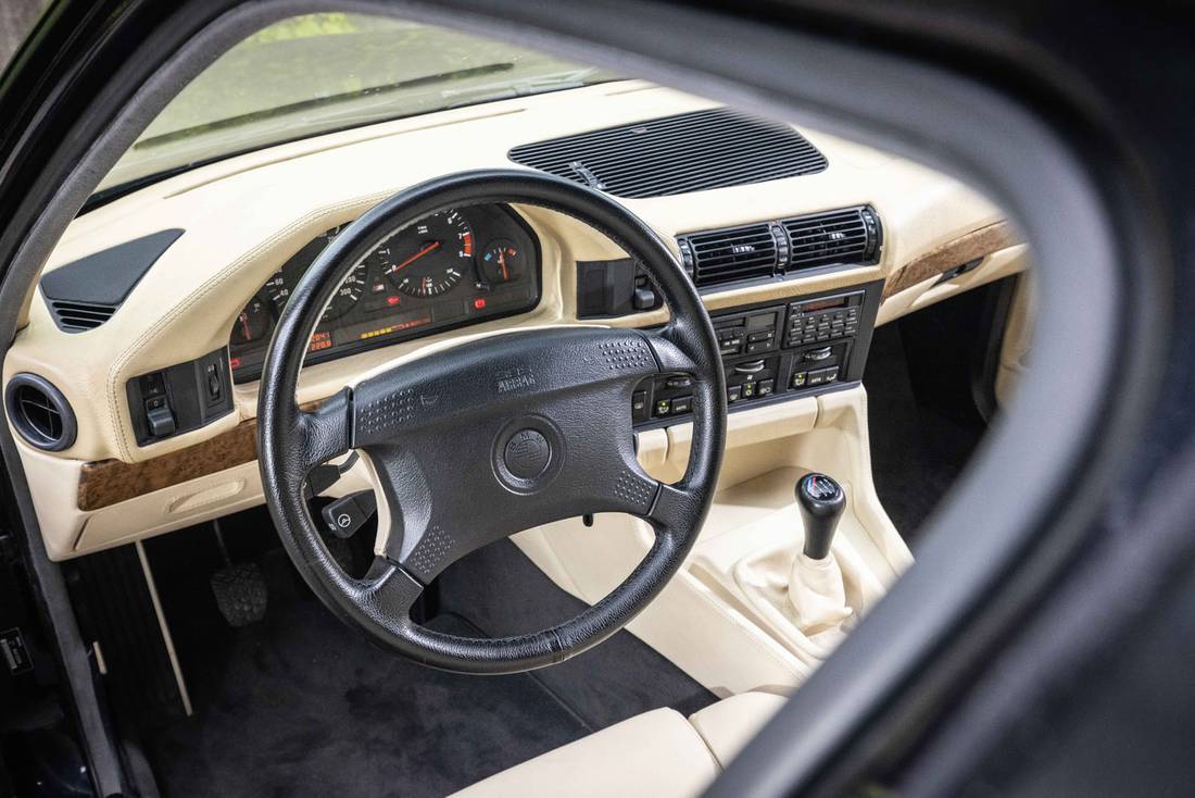 BMW-M5-Touring-E34-Cockpit