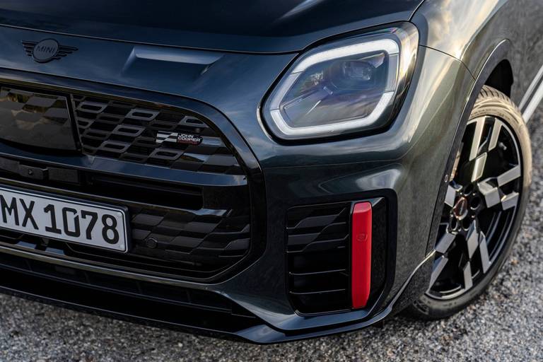 mini-jcw-countryman-2024-front-detail