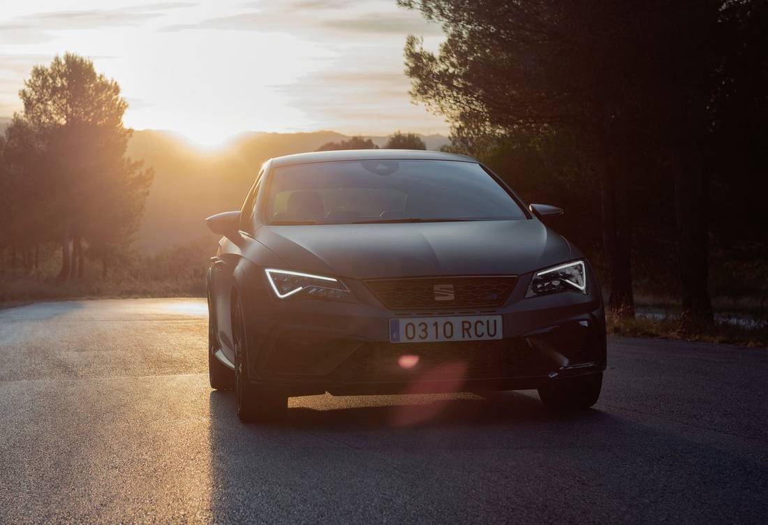 Seat-Leon_Cupra_R-2018 