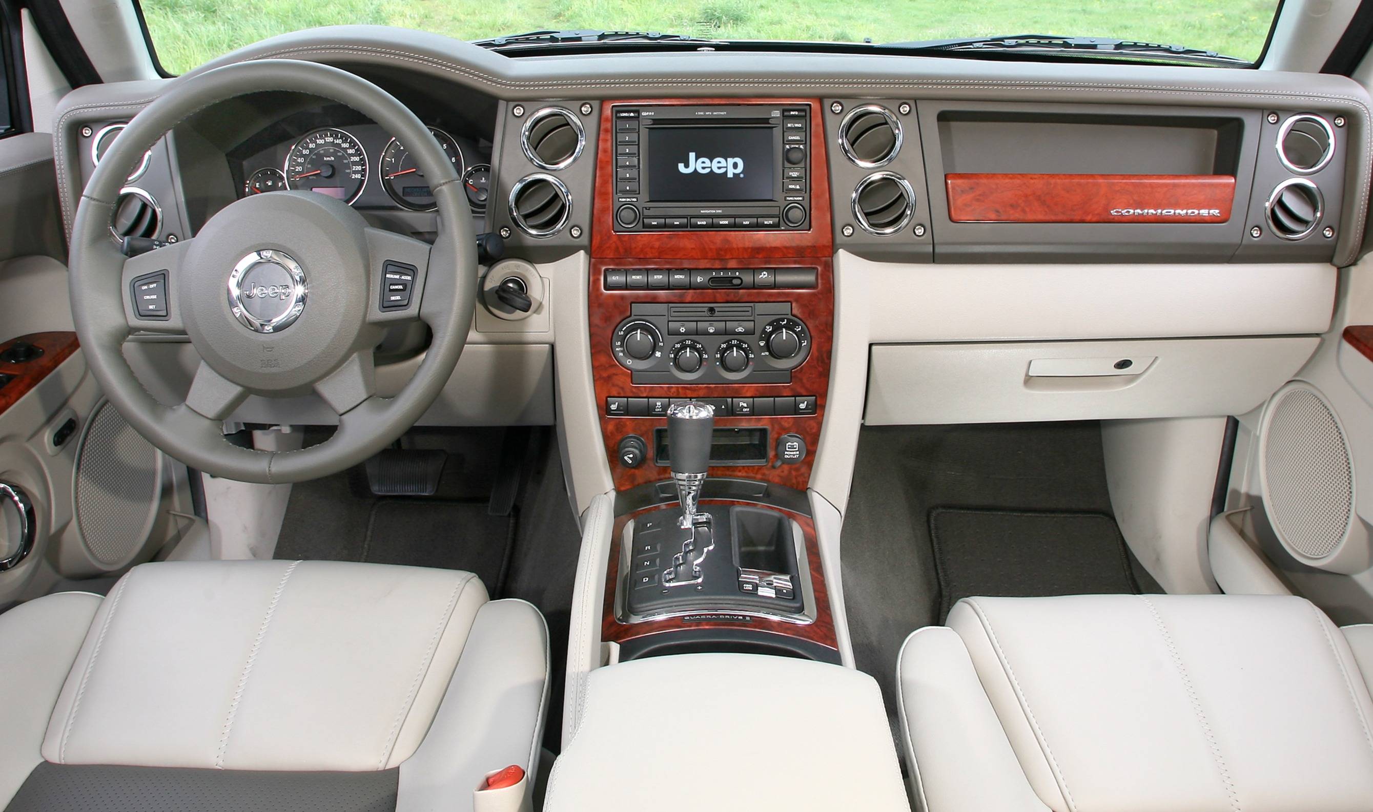 Jeep Commander dimensioni, interni, motori, prezzi e concorrenti
