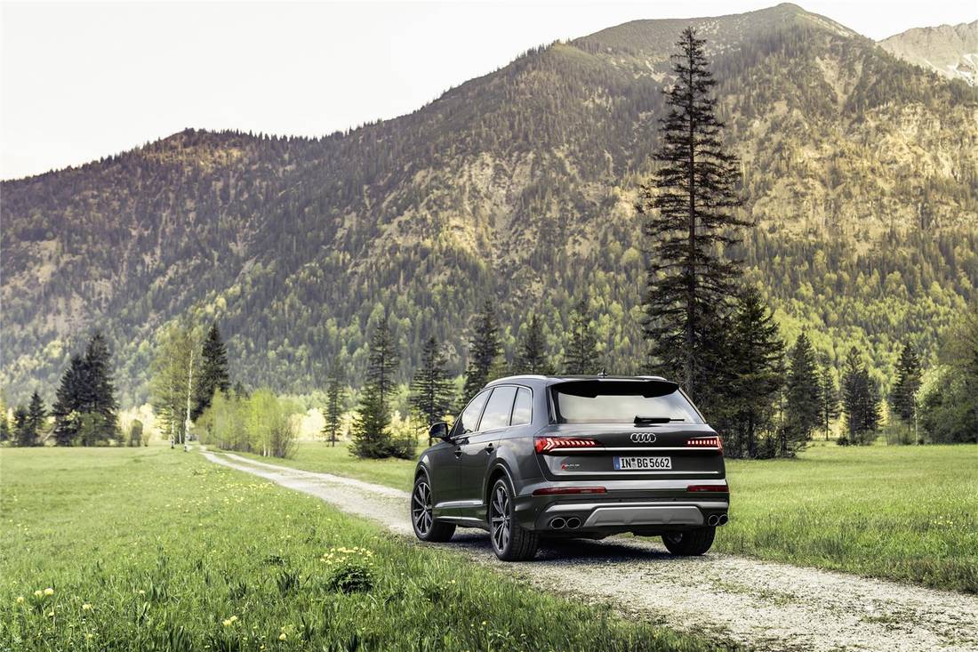 audi-sq7-back