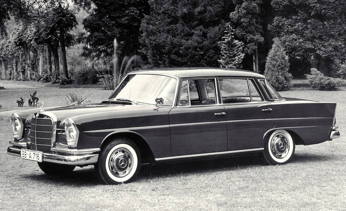 Mercedes-Benz-220SE-1959