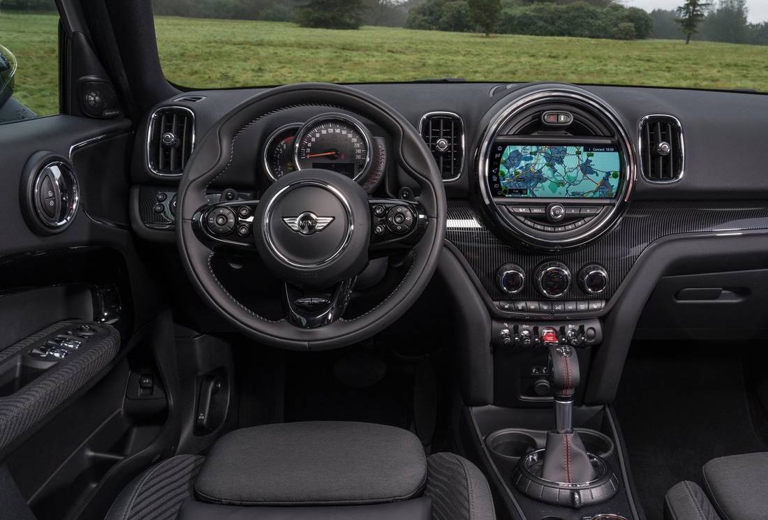 Mini-Countryman Cooper S interior 2