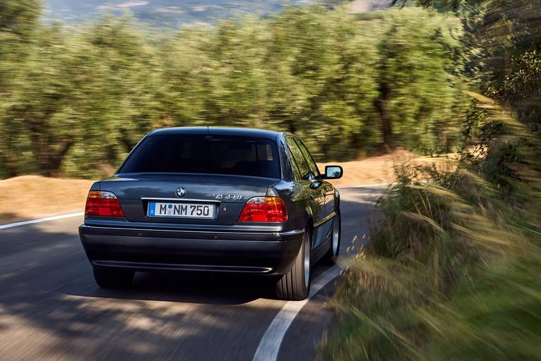 bmw-750il-e38-heck-dynamisch