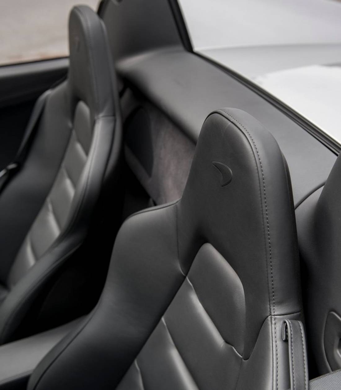 mclaren-mp4-12c-seats