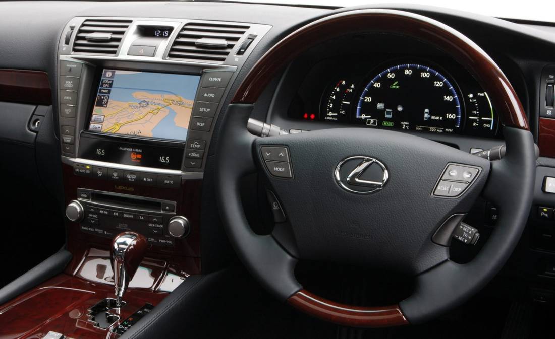 lexus-ls-600h-interior