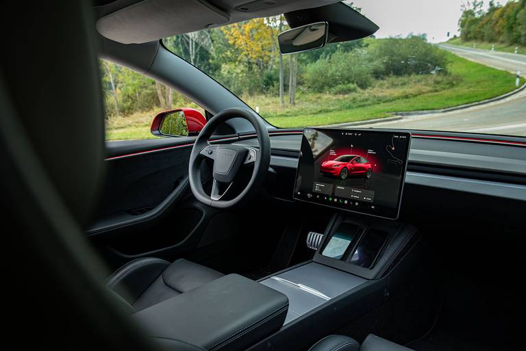 tesla-model-3-performance-2024-cockpit