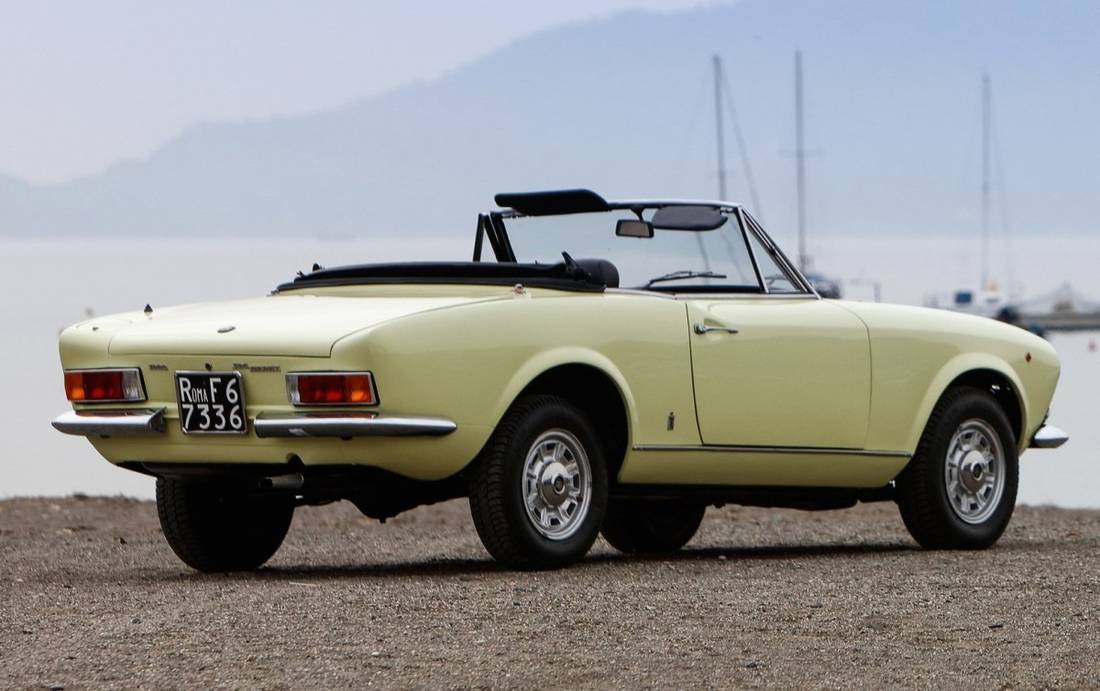 fiat-124-sport-spider-pininfarina-back