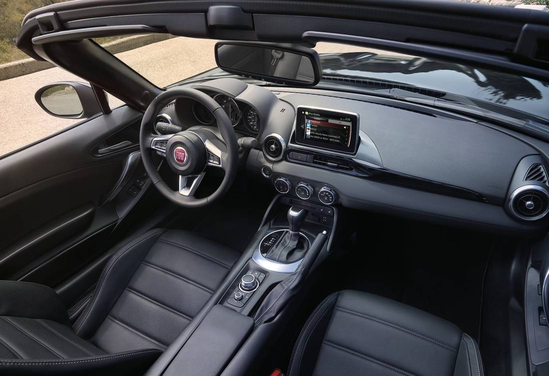 Fiat 124 Spider interior