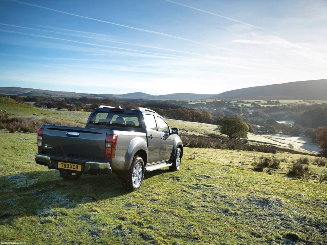 isuzu-d-max-back