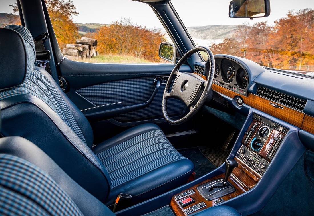 Mercedes-Benz-350 SE W116 interior