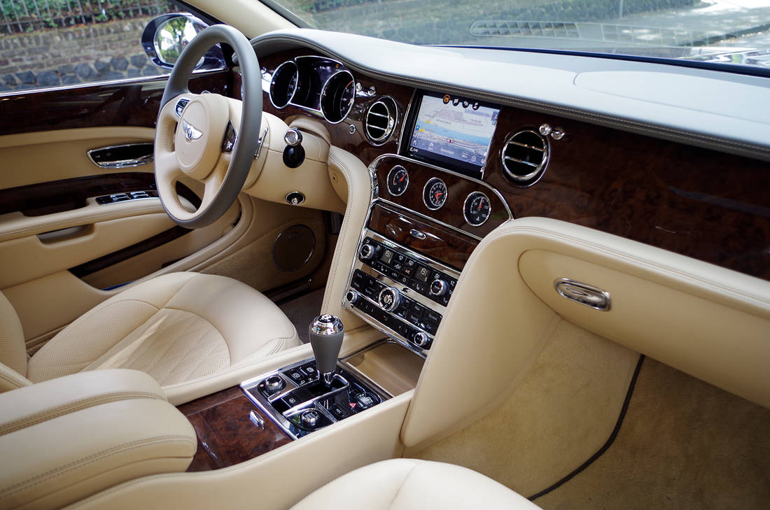 Ein Generationentreffen Bentley Muslanne Trifft Auf Turbo R