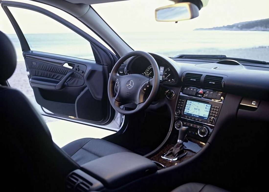 Mercedes-Benz-C220 CDI interior