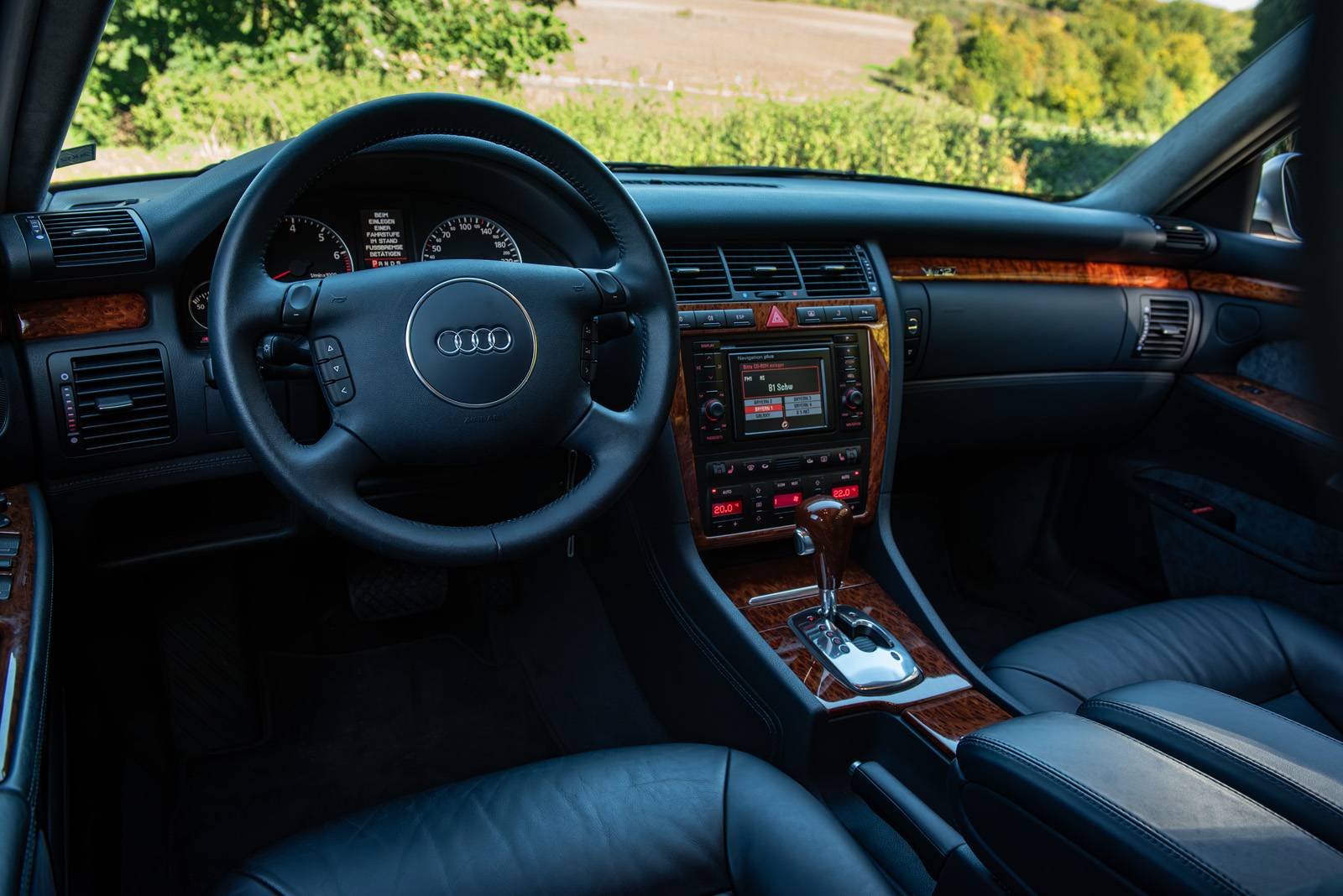 Audi A8 D2 W12 - Cockpit