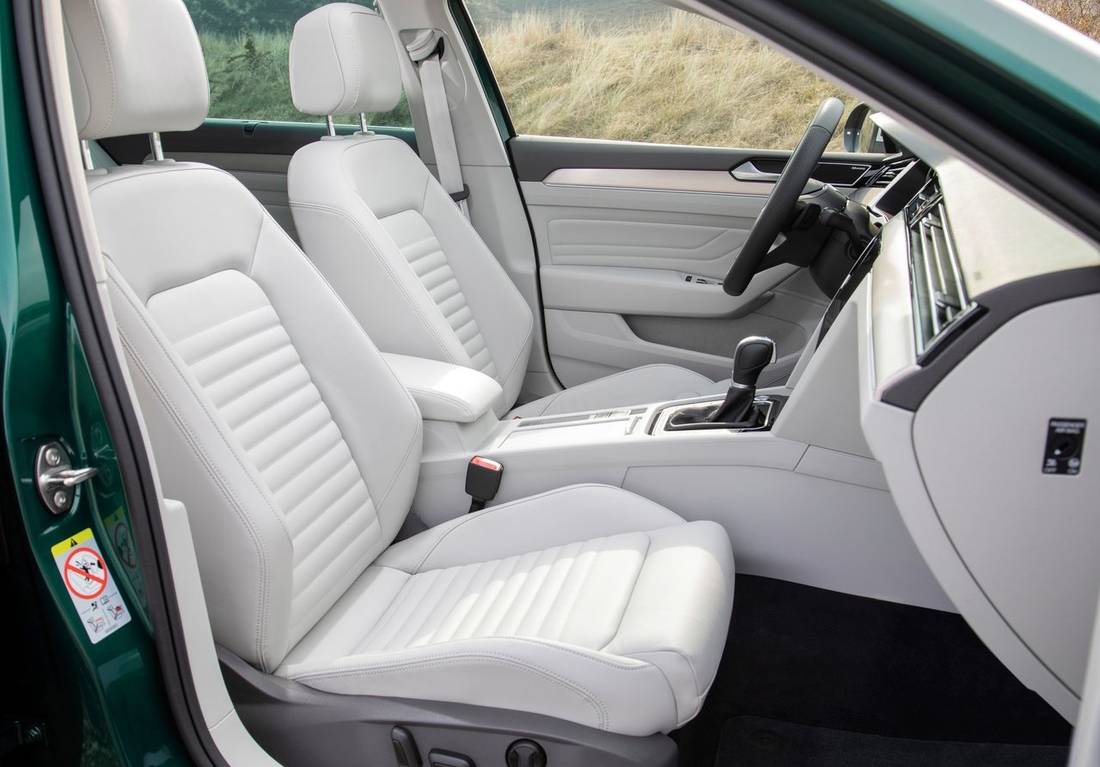 Volkswagen-Passat_Alltrack-2020 interior