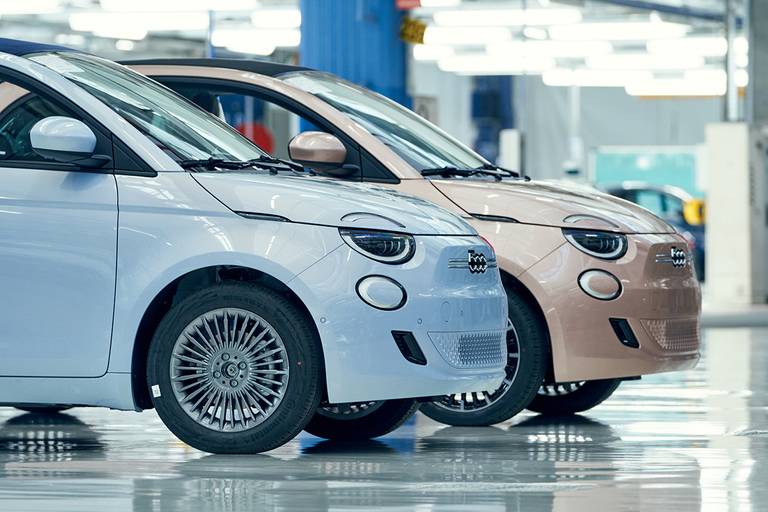  Ob mit Benzin oder elektrisch Betrieben: Fiat 500 und 500e erzeugen kaum Nachfrage, die Produktion ruht mittlerweile.