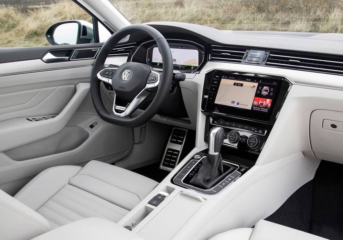 Volkswagen-Passat_Alltrack-2020 interior