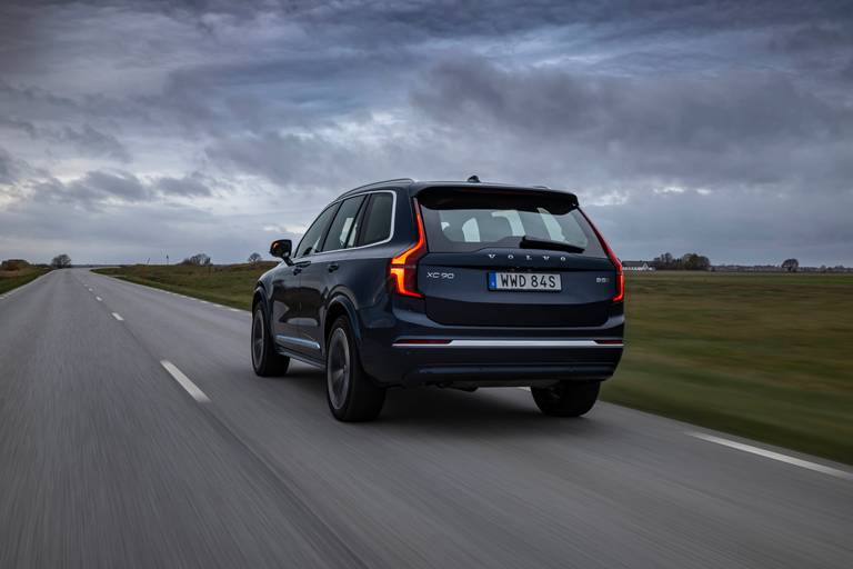 New Volvo XC90 B5 - dynamic 17