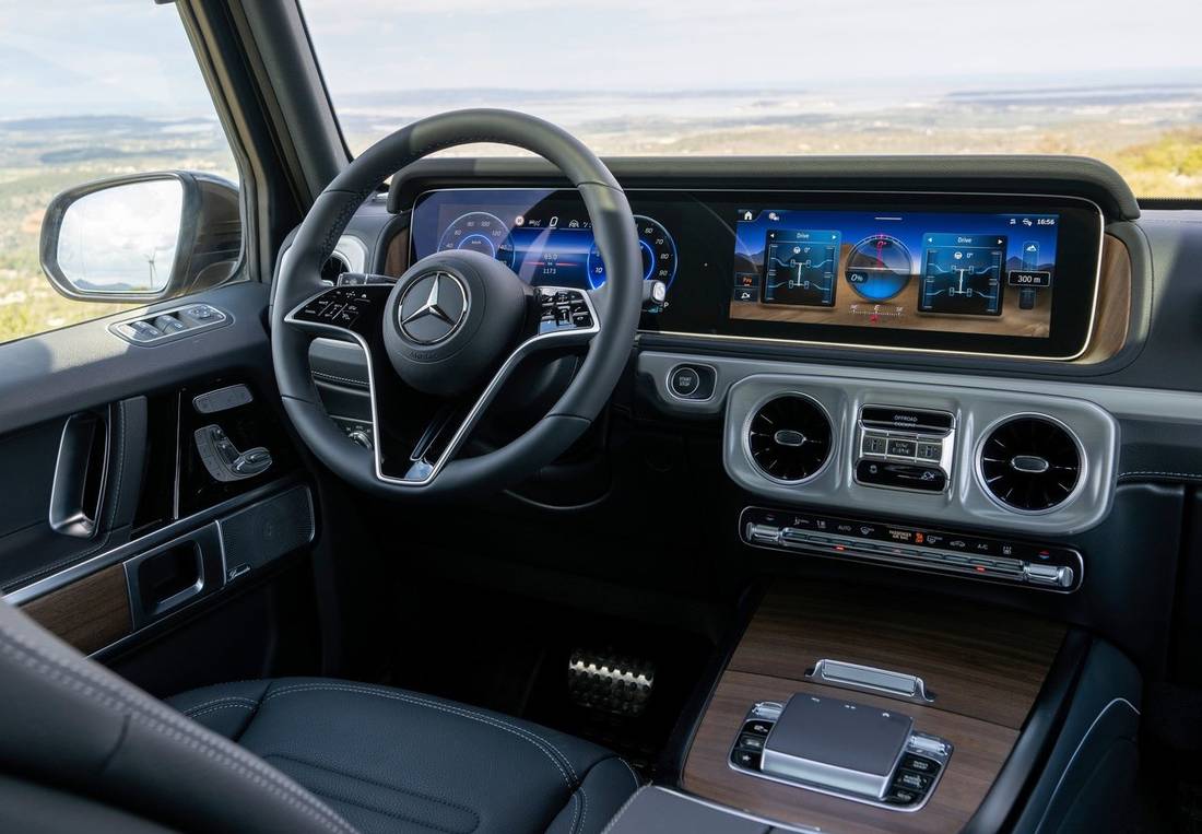 Mercedes-Benz-G580 interior