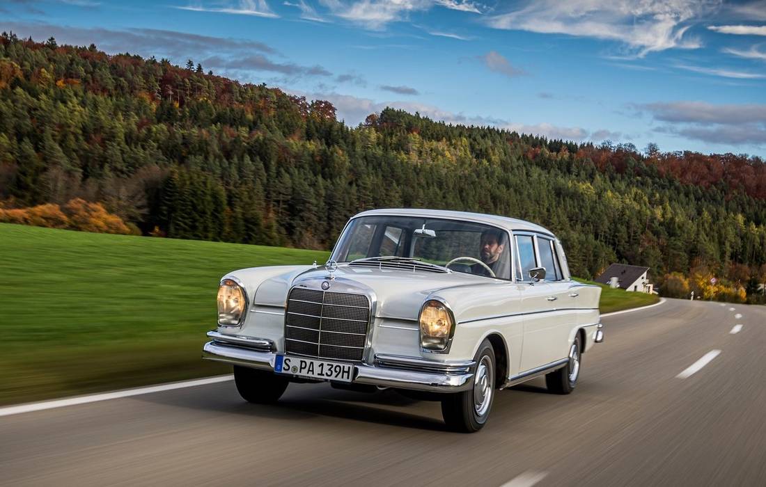 Mercedes-Benz-300_SE_W112