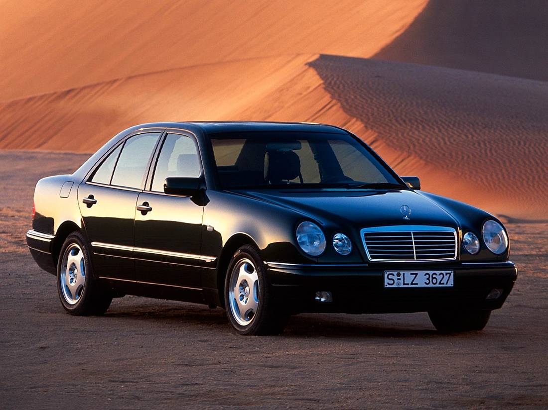 mercedes-benz-210-front