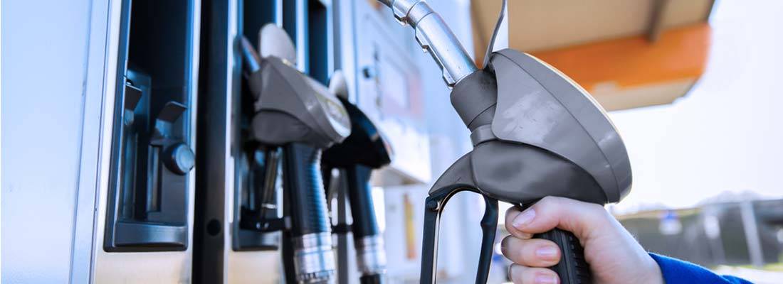 Sprit sparen: mit 10 Tipps zum niedrigen Kraftstoffverbrauch