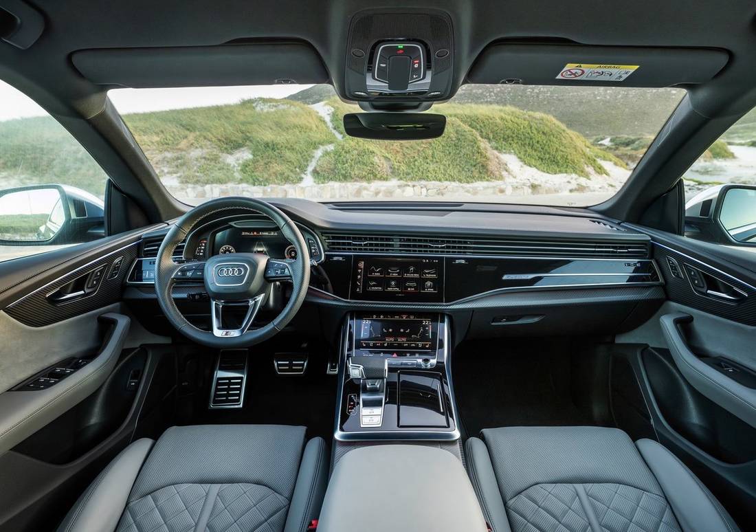 Audi-SQ8 interior 